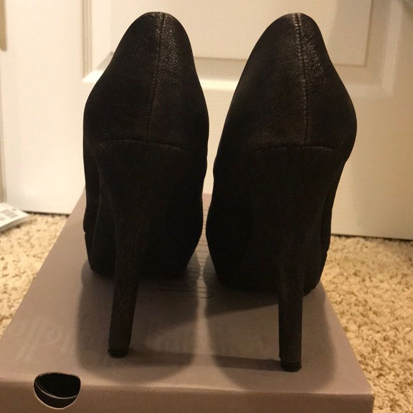 Jennifer Lopez heels. Like new. - Picture 3 of 4